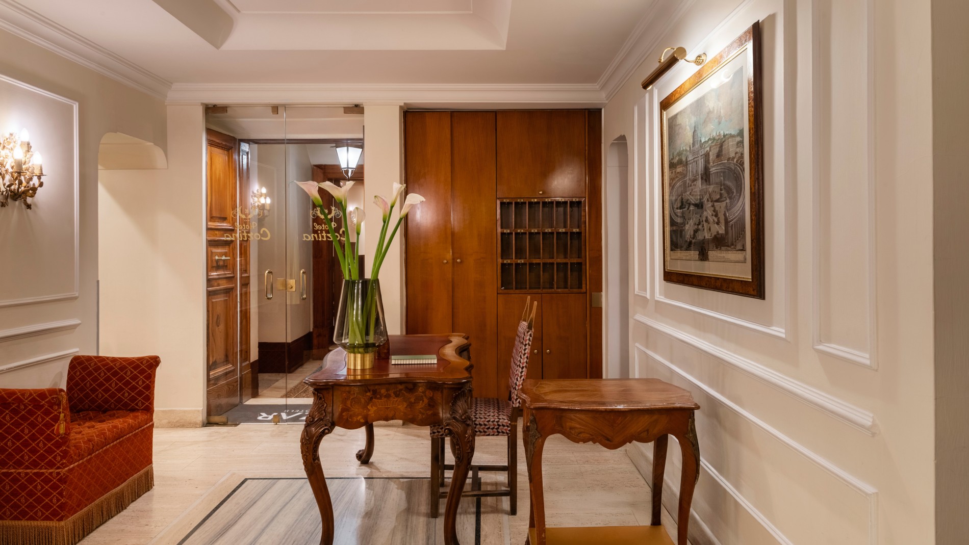 Reception desk at Hotel Cortina in Rome, elegant front desk with multilingual staff in a 3-star city center hotel. - Hotel Cortina, BZAR hotels in Rome