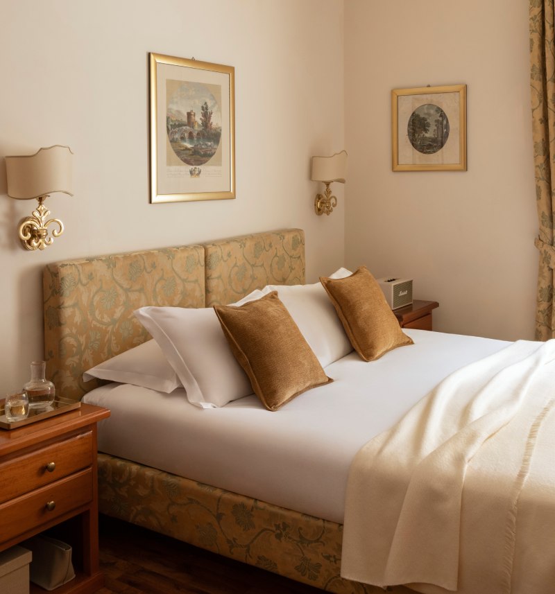 Camera Standard matrimoniale dell'Hotel Cortina, interni spaziosi in stile tradizionale e comfort per viaggiatori a Roma. - Hotel Cortina, BZAR hotels a Roma